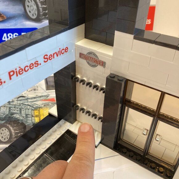 Mega Bloks Canadian Tire Ice Truck World Builders Canada Limited Edition Set - Picture 16 of 16